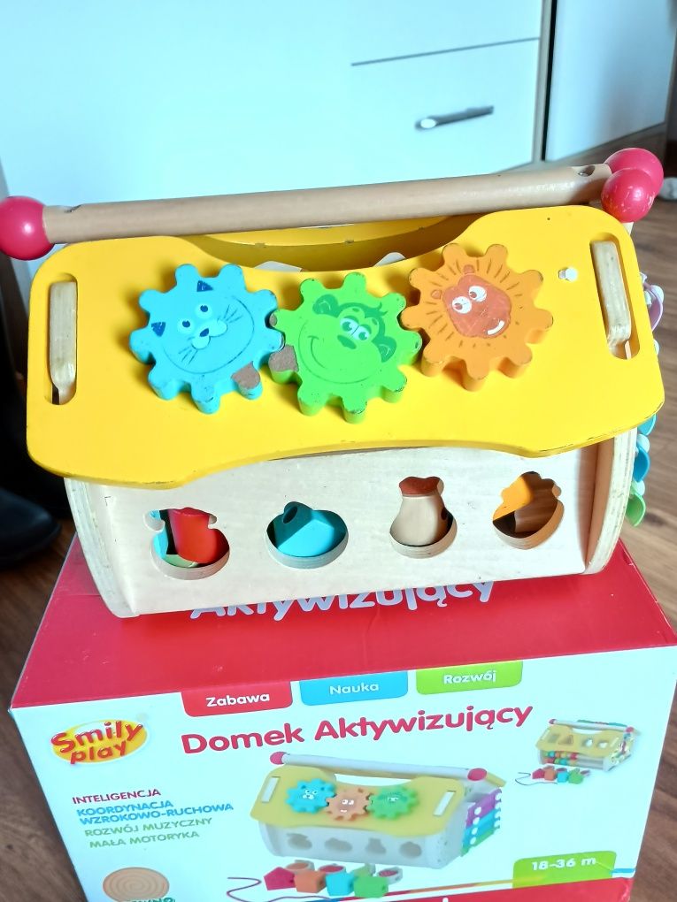Domek aktywizujący drewniany smily play