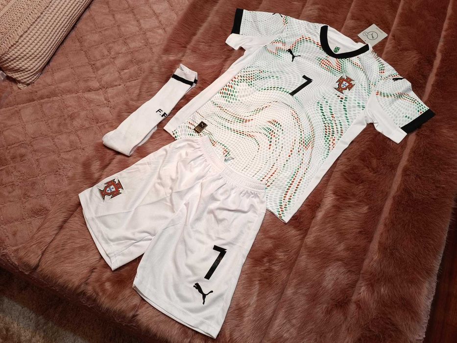 Camisola Criança RONALDO Equipamento PORTUGAL Alternativo | NOVO