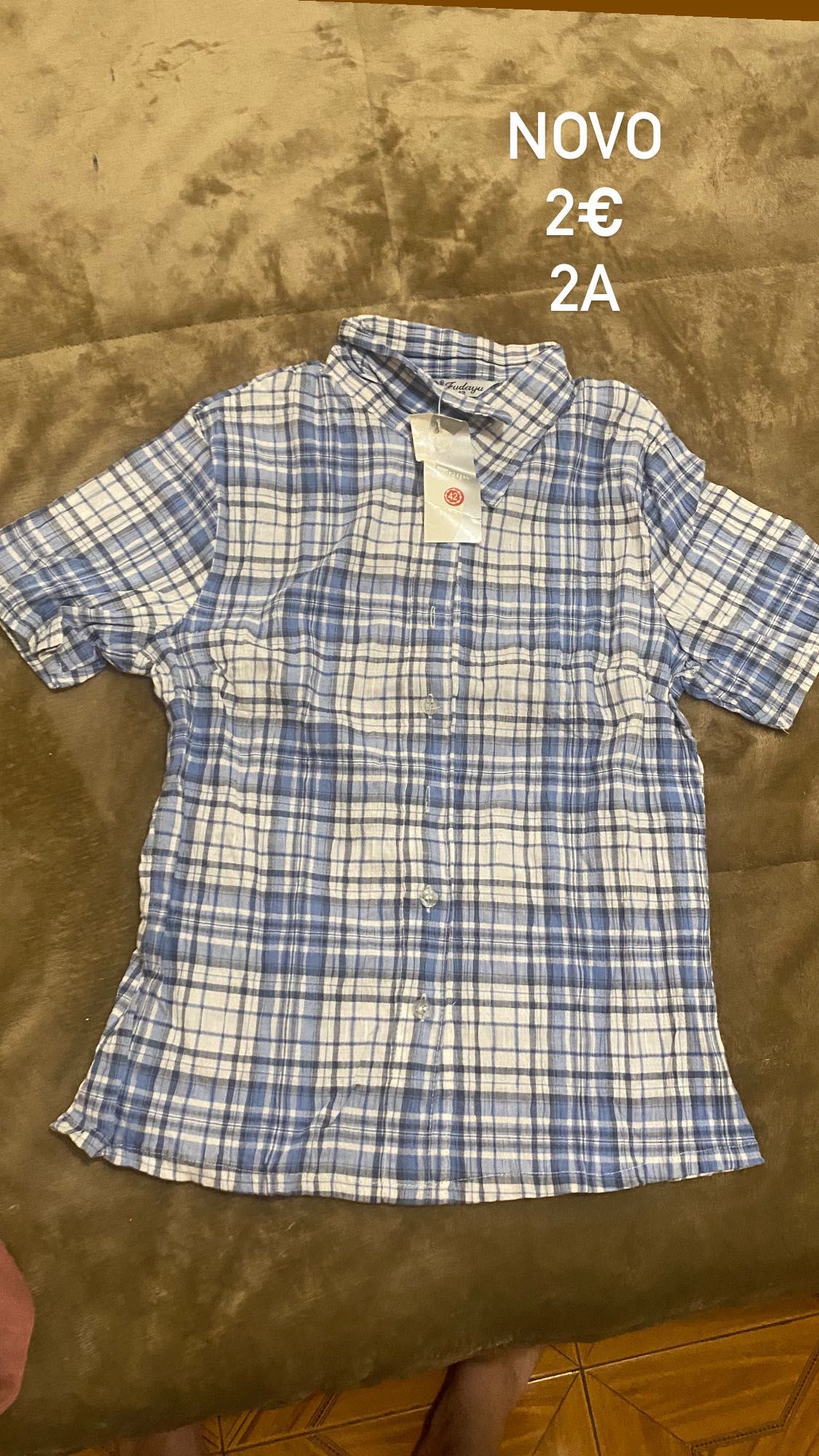 Roupa de criança nova com etiqueta
