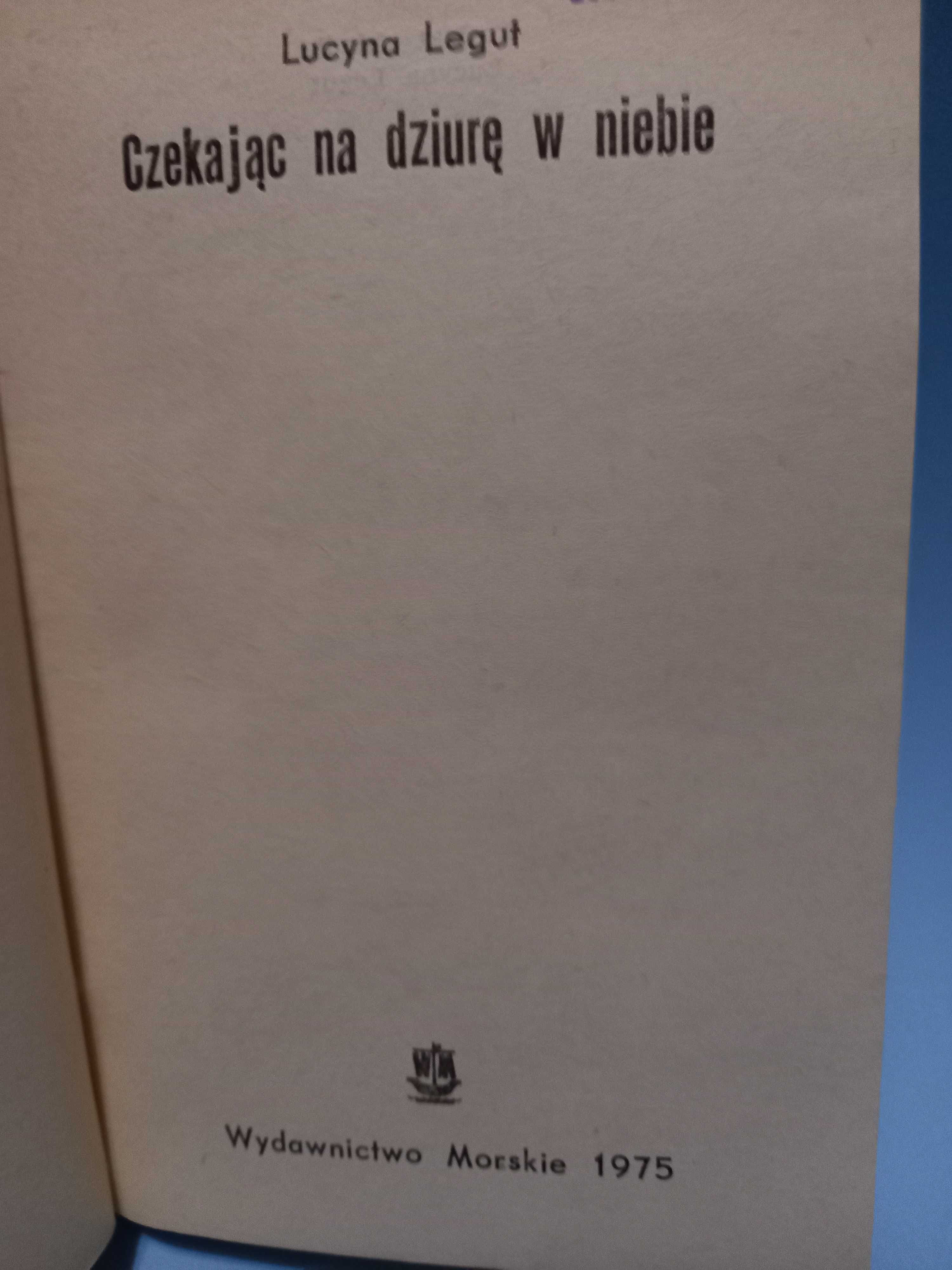 Czekając na dziurę w niebie - Lucyna Legut