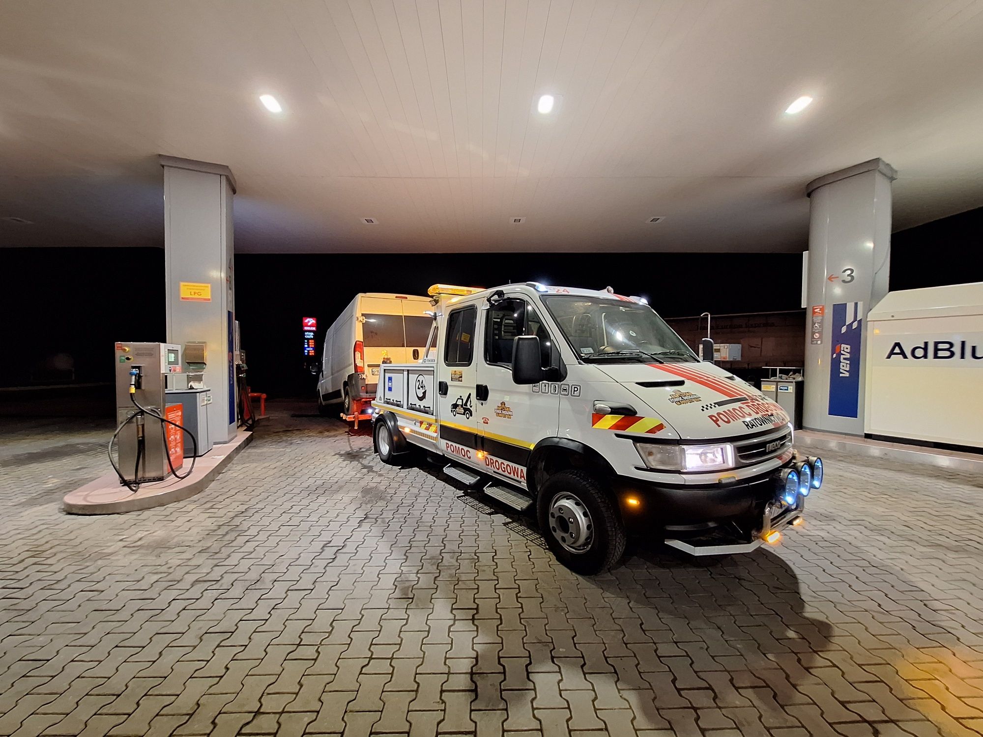 Pomoc Drogowa Holowanie  Mobilny Serwis 24h