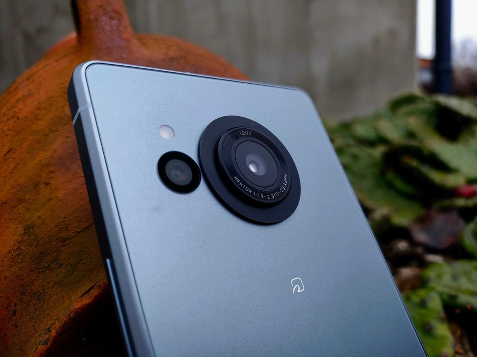 Эксклюзивный смартфон Sharp AQUOS R8 (2sim,IP68,STD810,256gb,6.4"240Гц