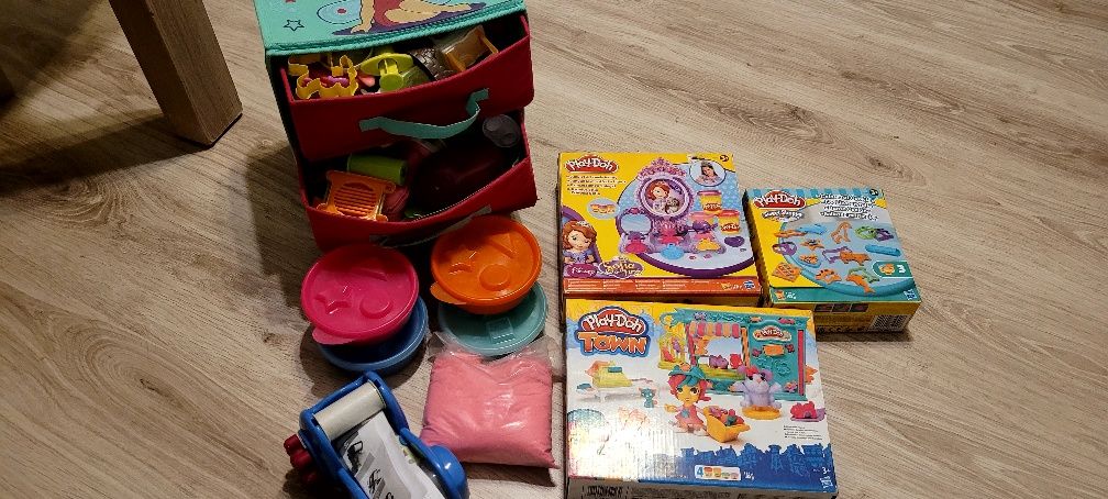 Zestaw play-doh, foremki, piasek kinetyczny, naklejki