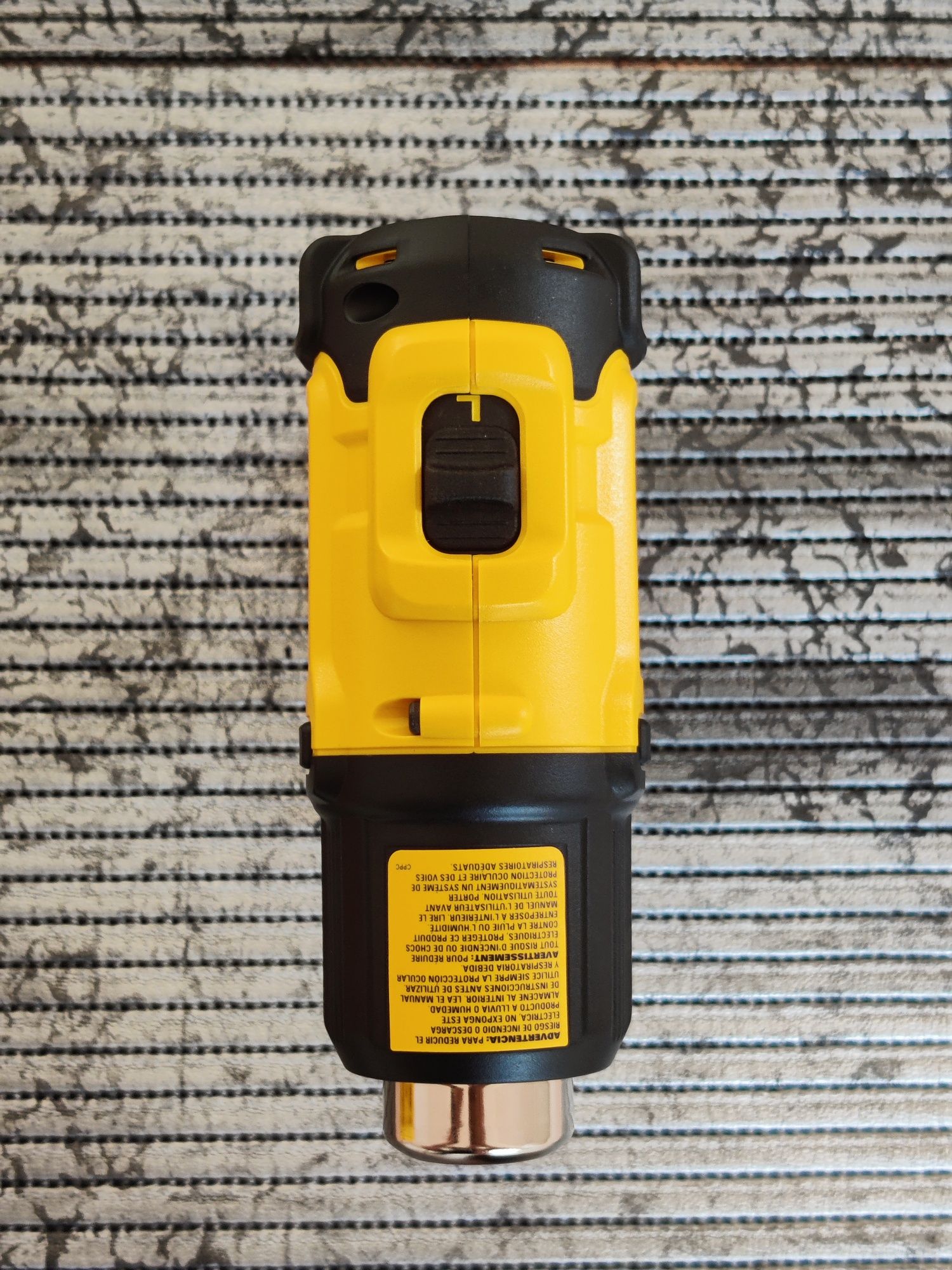 Пістолет гарячого повітря - фен акумуляторний DCE530.
DeWALT DCE530N