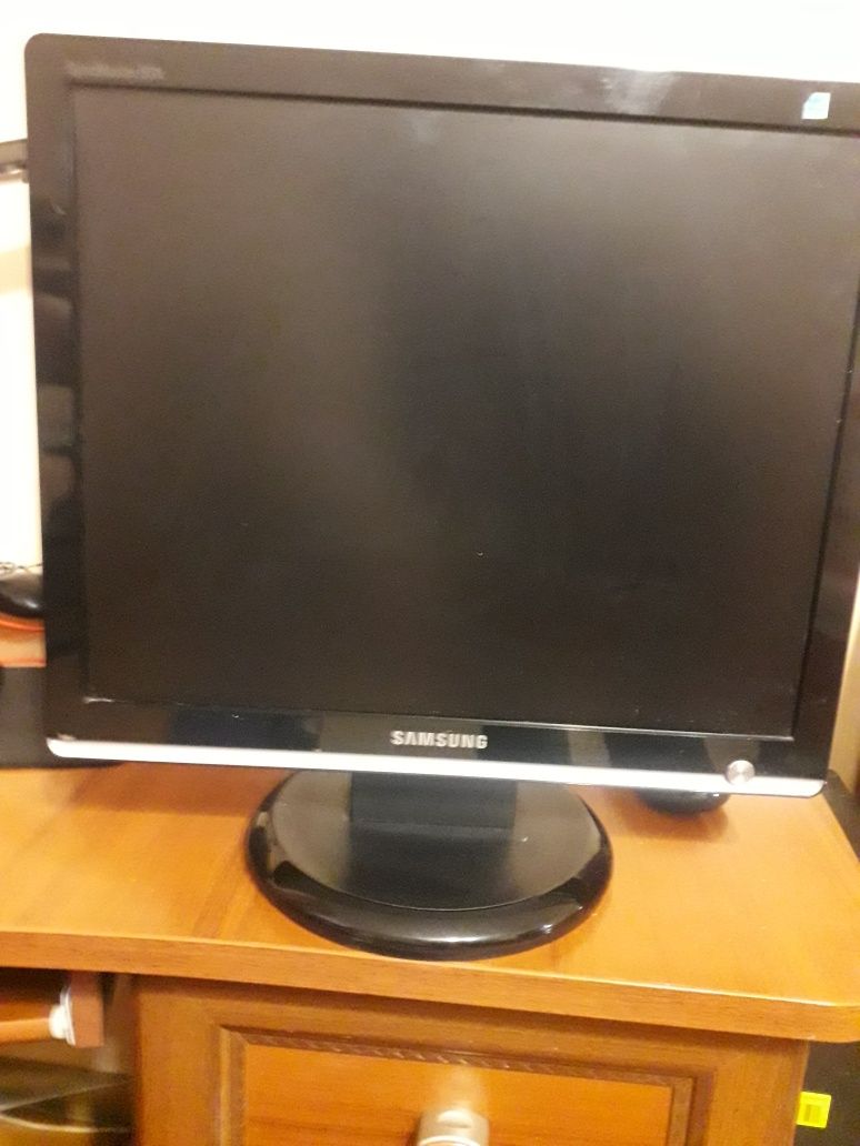 Монитор Samsung 19"