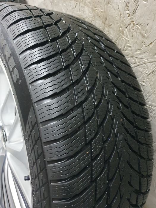 Продам комплект дисків 5х114,3 з шинами NOKIAN TYRES 235/45/R18