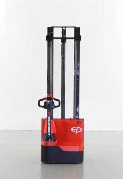 Novo , Empilhador / Porta Paletes / Stacker 1500kg , Elevação 4 metros