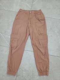 Joggery damskie cargo Cropp L/40