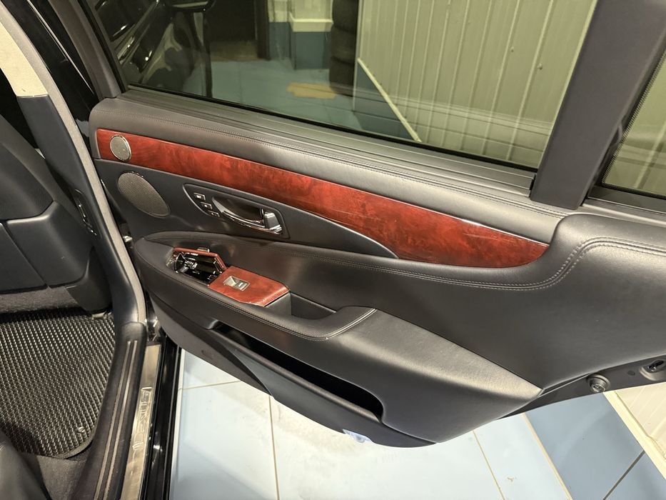 Lexus LS600L 2008 года в родной краске, новая пневма и батарея