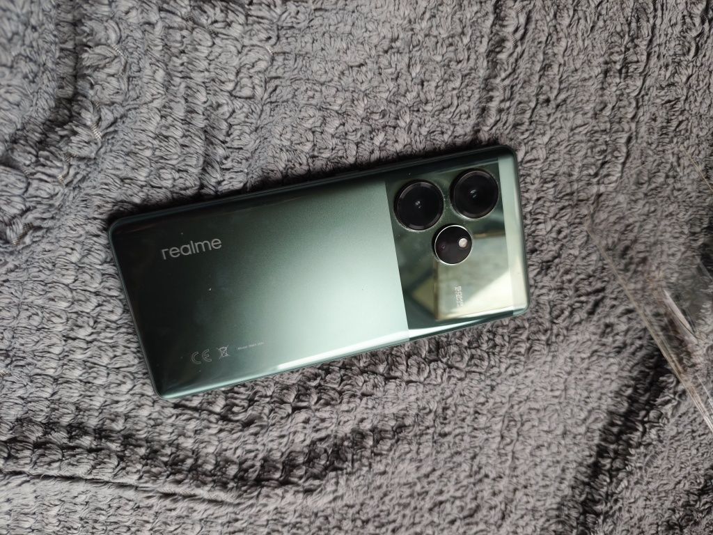 Realme Gt 6 16gb ram uszkodzony ekran szkło ale działa