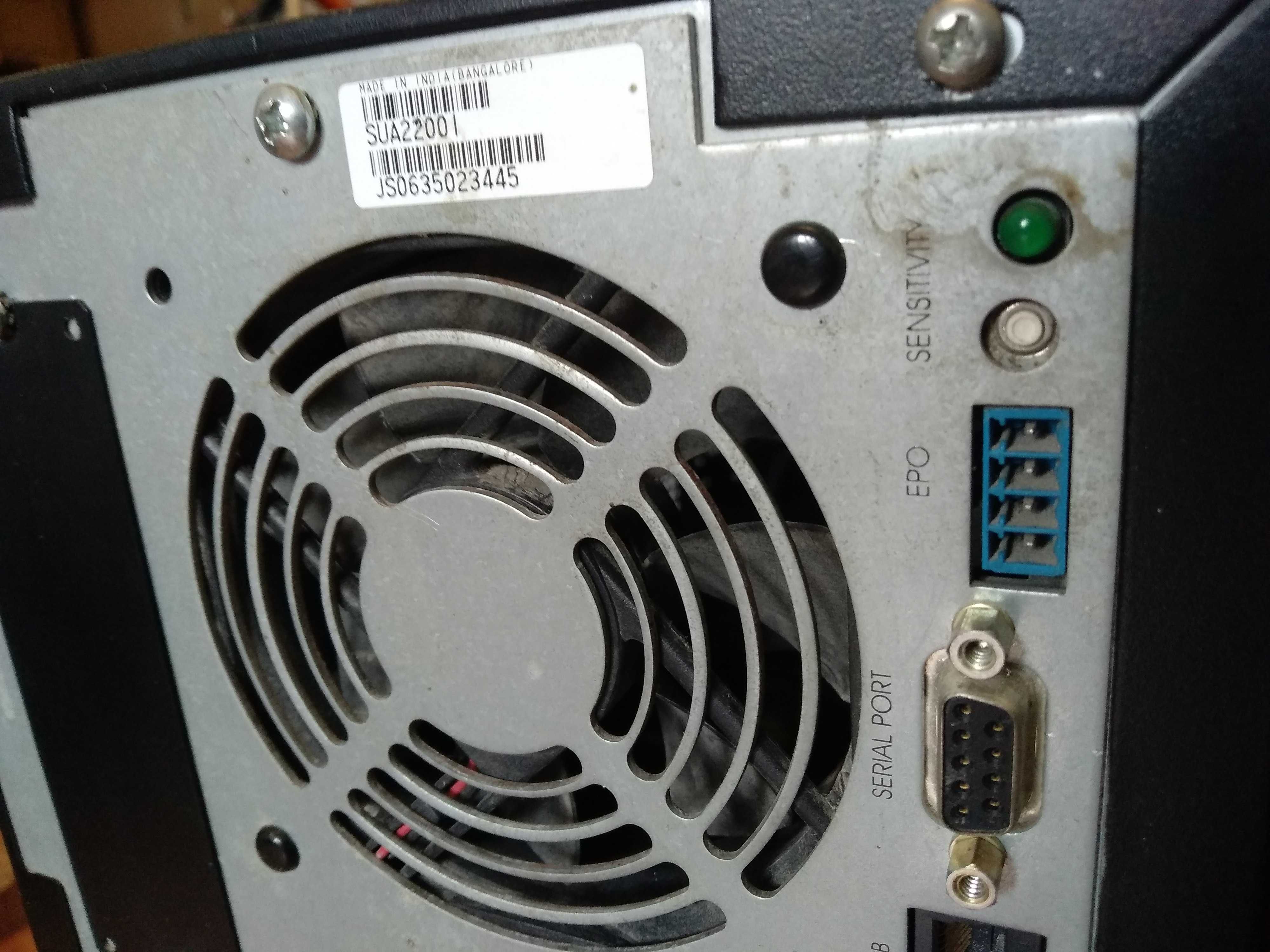 Бесперебойник APC Smart-UPS 2200VA Tower чистый синус