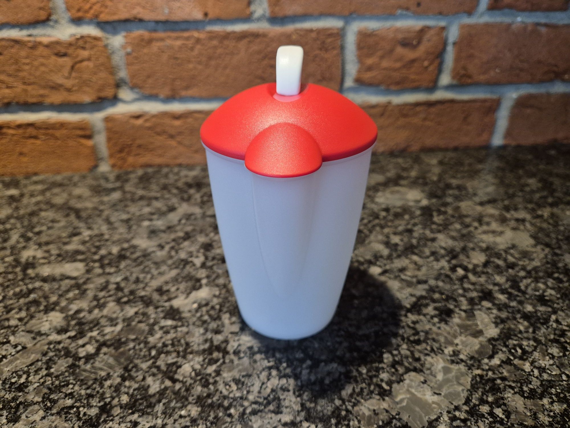 Kubek z przykrywką na mleko Tupperware