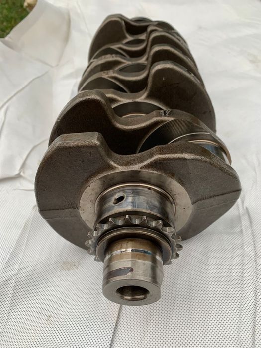 Колінавал wv touran 2.0BKD