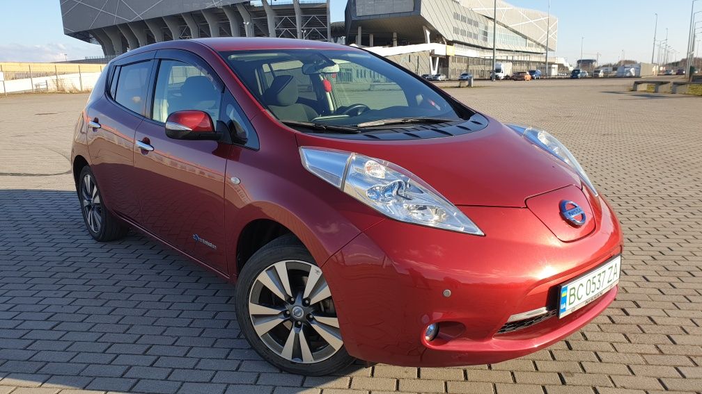 Nissan Leaf 2013 електромобіль