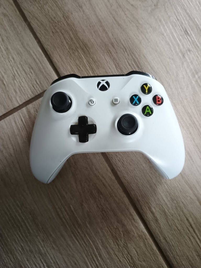 Xbox one, 3 pady i 7 płyt + Kinect ŚWIETNA OKAZJA