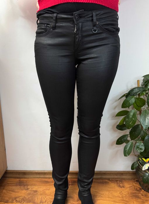 Spodnie woskowane rurki czarne skóropodobne super skinny HM S W27 L32