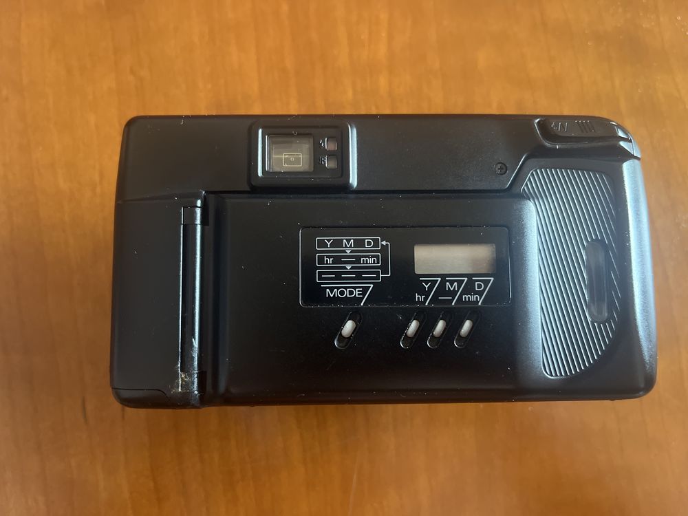 Nikon TW Zoom quartz date - camara retro