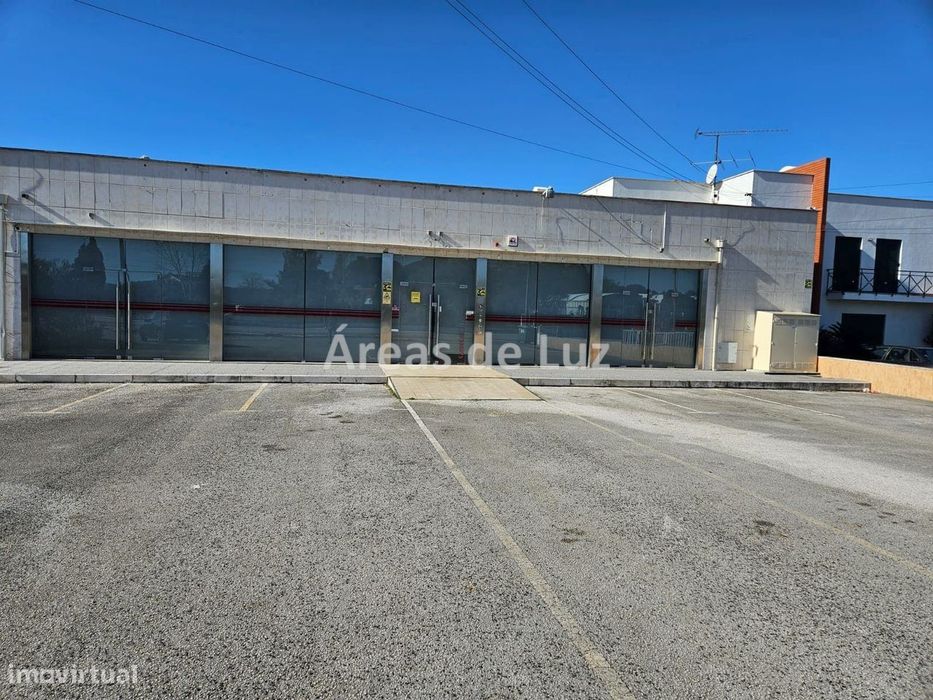 Loja / Armazém / Restaurante  - Junto à Exposalão da Batalha