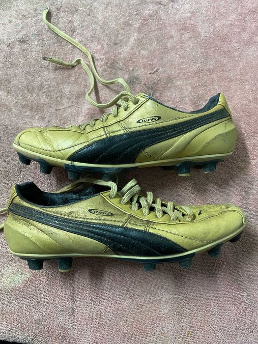 chuteiras Puma King douradas