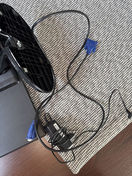 Monitor led LG incluindo cabos