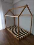 Cama para criança em madeira