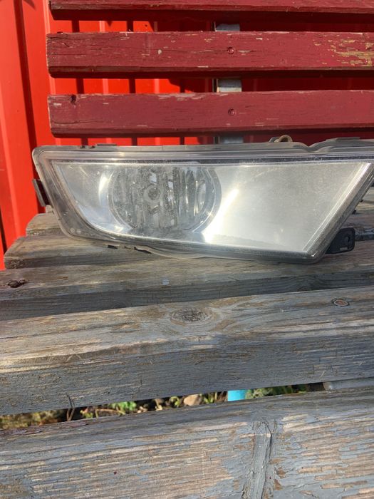 Skoda Octavia A7 фара протитуманна права