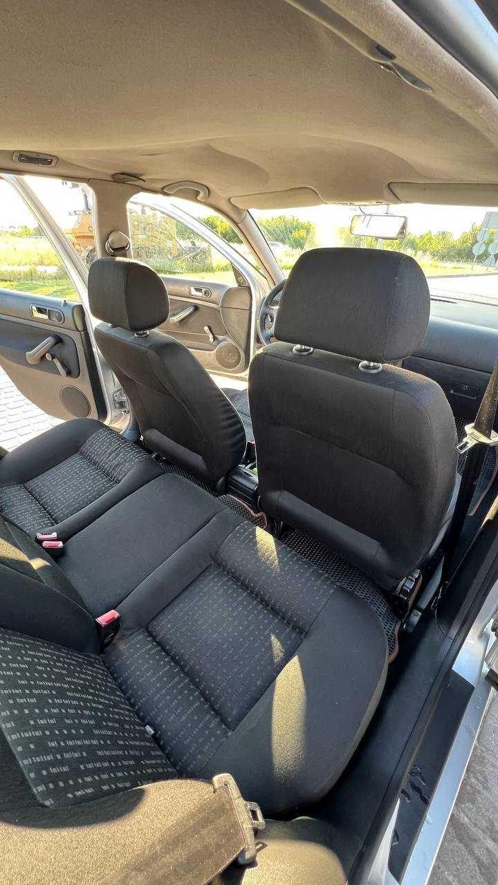 Автомобіль Volkswagen Golf Var. 1,6 Basic 77kw