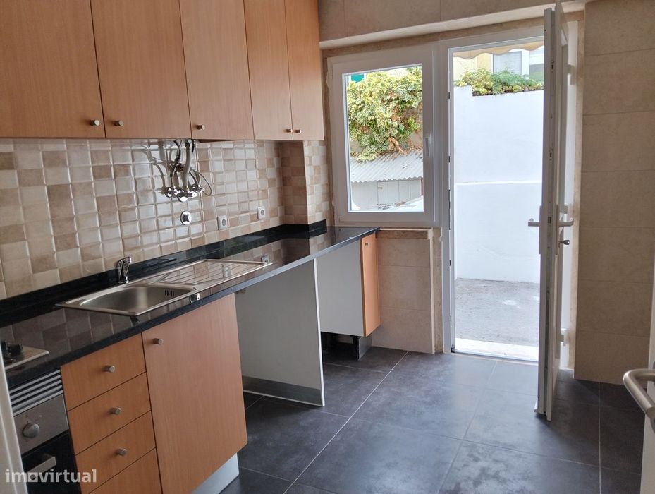 Arrenda-se Apartamento T0