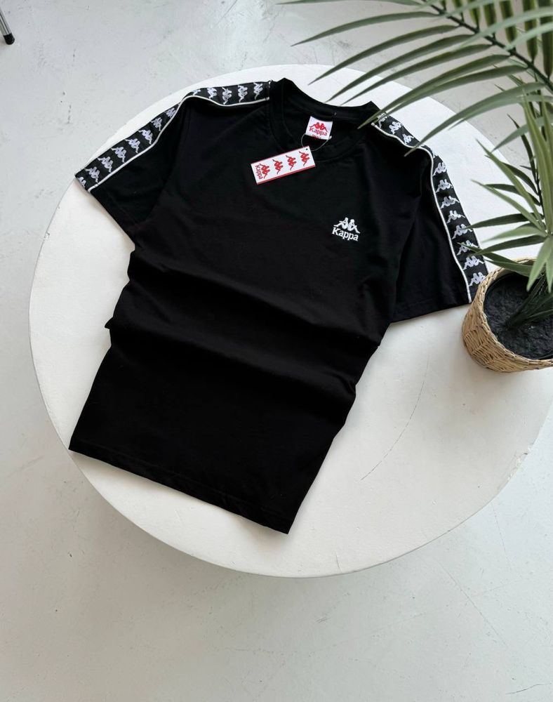 Футболка Kappa оригінал нова з бірками та вишивкою на лампасах С-ХЛ