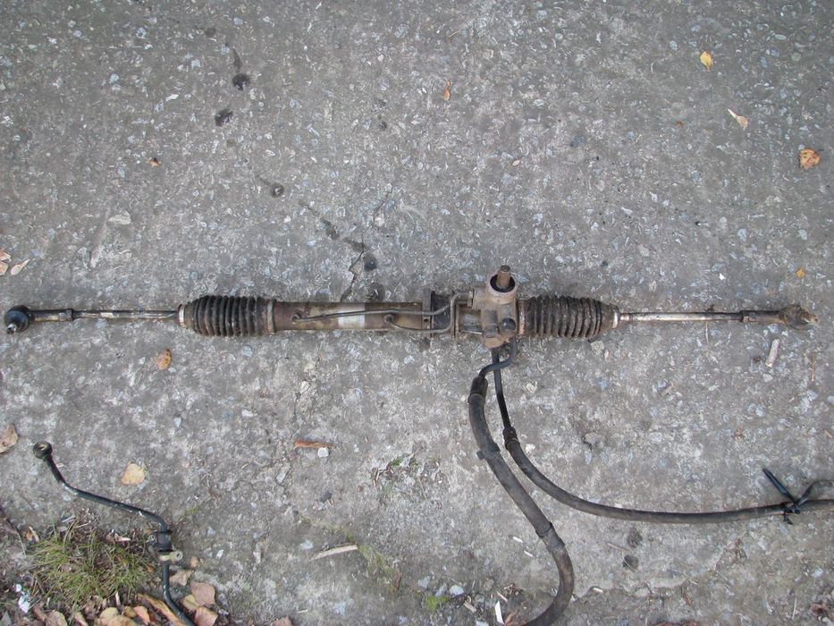 Рульова рейка із гуром на шкоду феліцію