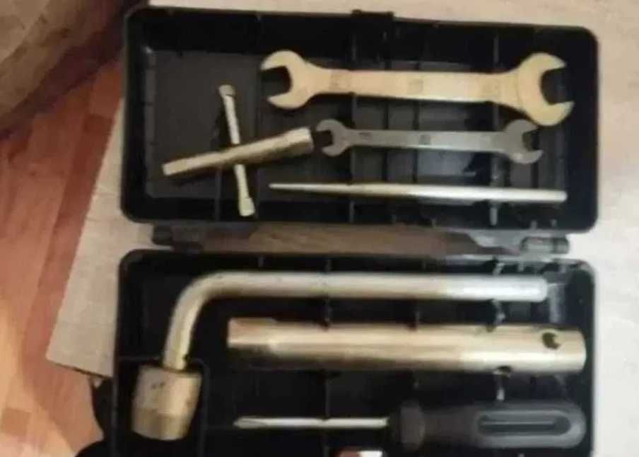 Fiat 126p 125p Polonez zestaw kluczy oryginalny jak nowy idealny