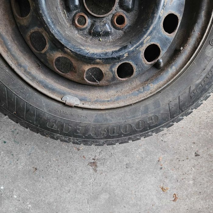 Koła wielosezonowe Yaris Corolla 4x100 165/70R14 81T GoodYear VECTOR4