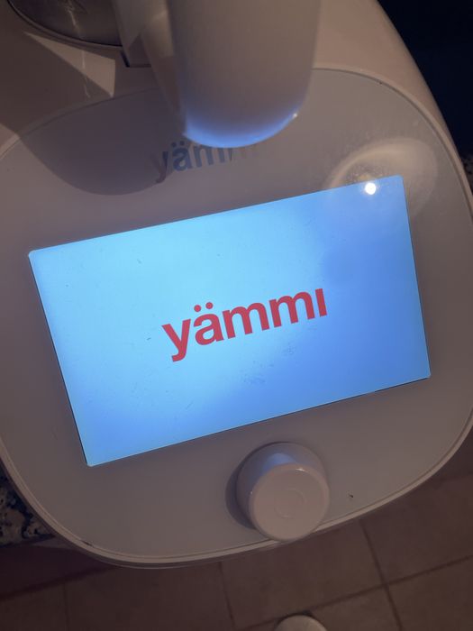 Yammi 3 dentro da garatina