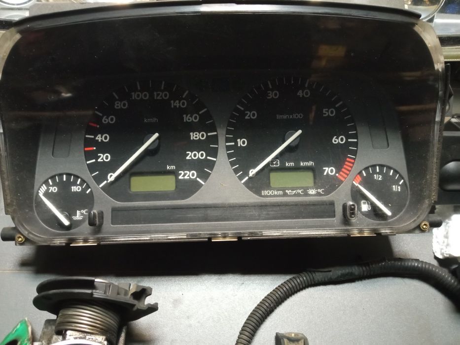 VW Golf 3 GT 1.6 alternator rozrusznik aparat lampy MFA wtryski luster