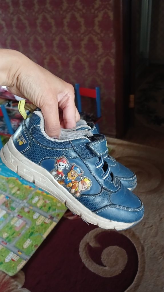 Кросівки на хлопчика 28 розмір
