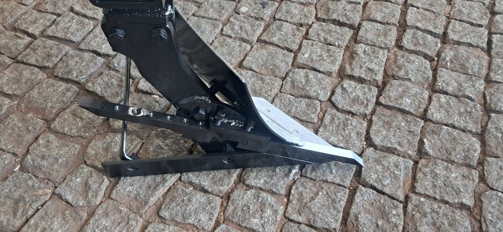 Charrua vinhateira hidráulica
