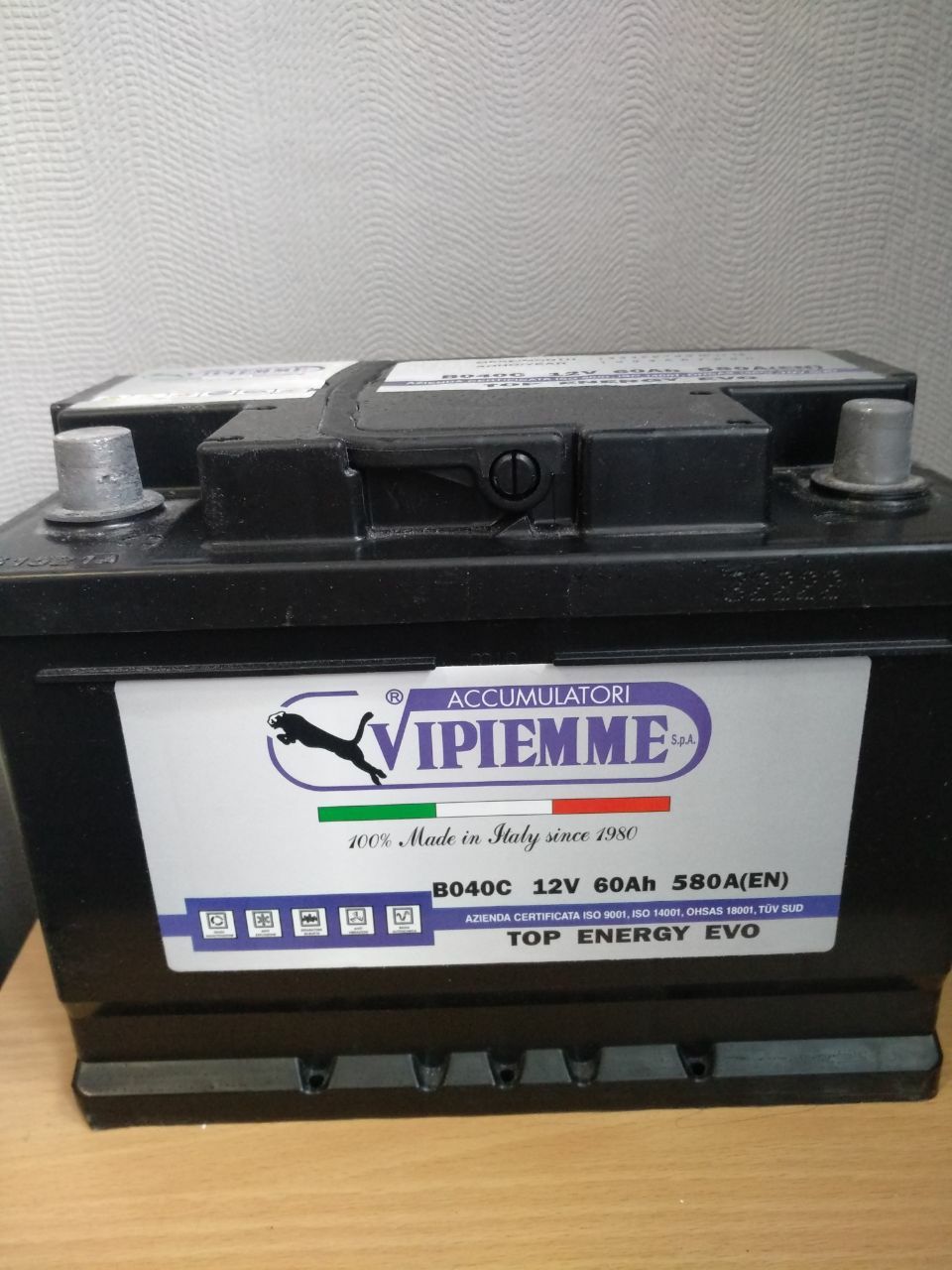 Аккумулятор Vipiemme 12V 60Ah 580A0 + зарядное устройство