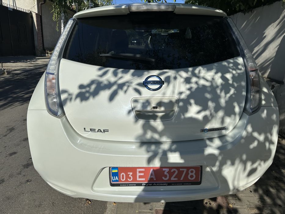 Продам Nissan Leaf
