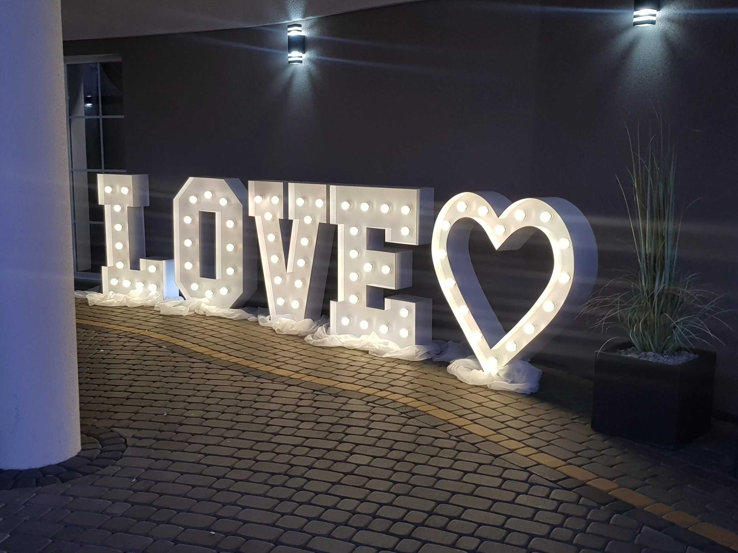 Fotobudka 360, Fontanny iskier, Pistolet CO2, Miny dymne, Napis LOVE