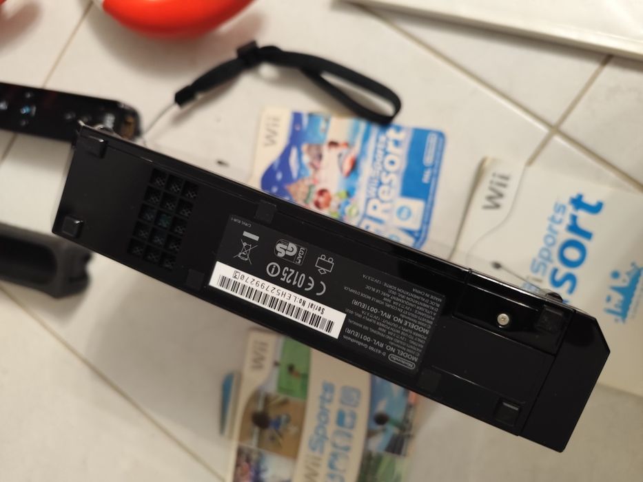 Nintendo Wii Preta com acessórios e jogos