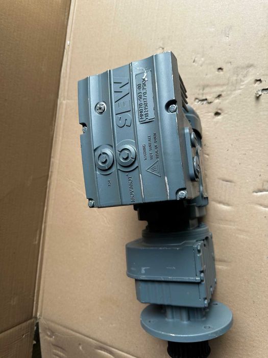 Motoreduktor, silnik sew z falownikiem 0,75 kw 15 do 150 obrotów