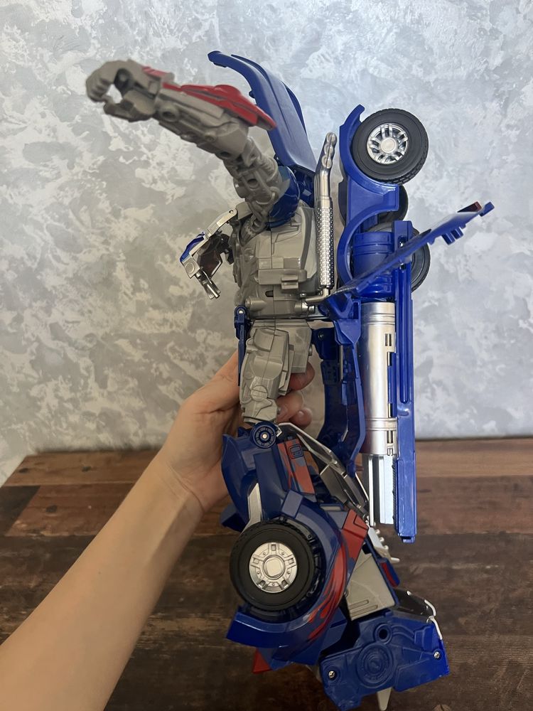 Іграшка трансформер optimus
