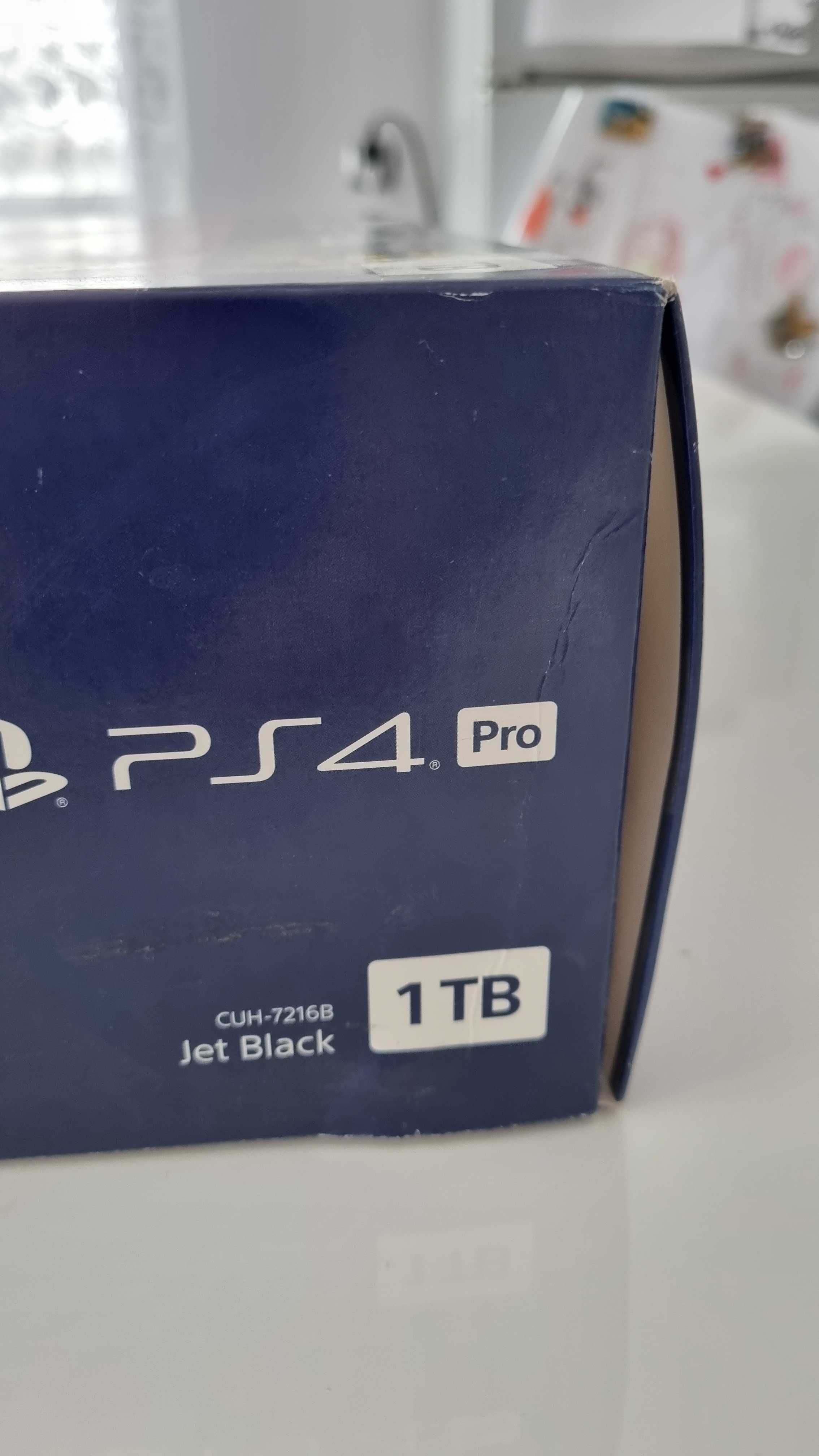 Playstation   4 Pro 1TB plus gry