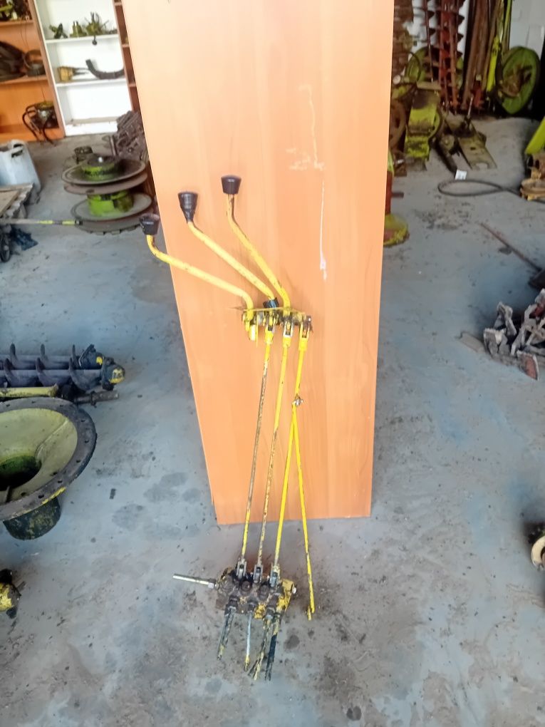 Rozdzielacz hydrauliczny new holland m 1520 m 1530, m 1540