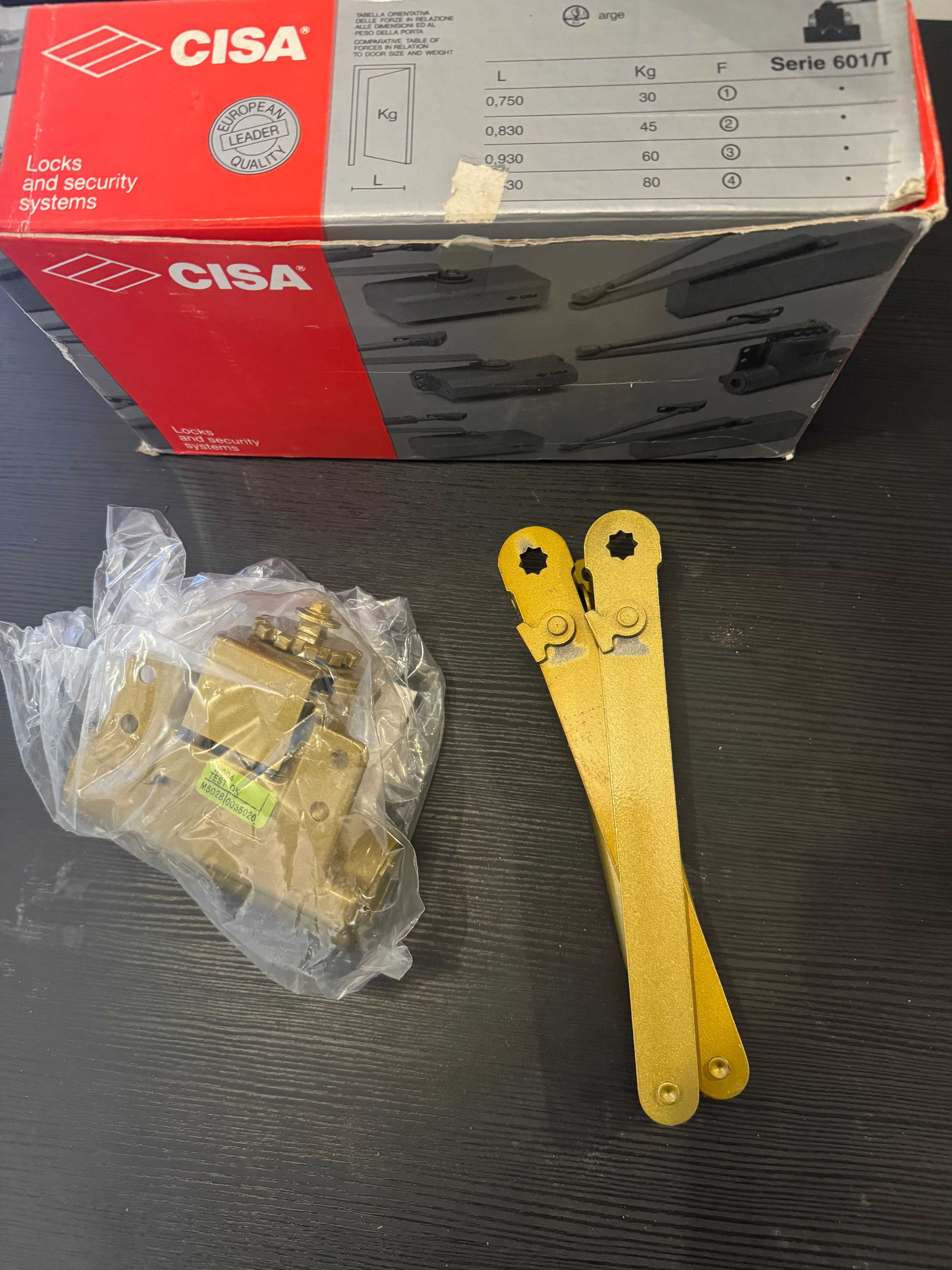 Caixa com 2 molas para porta douradas novas CISA