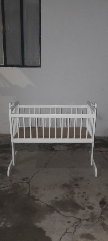 Berço bebê em bom estado