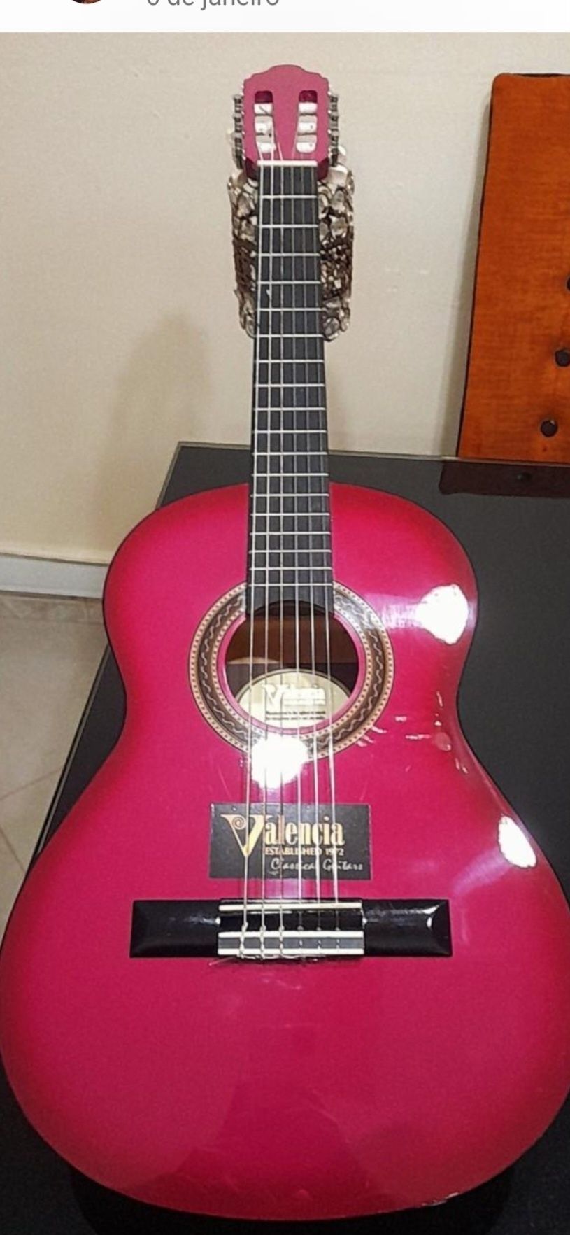 Guitarra com pouco uso