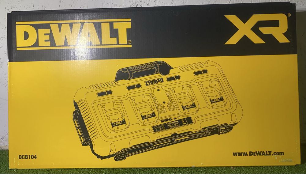 Зарядний пристрій на 4 порти DeWALT DCB104 нові девальт