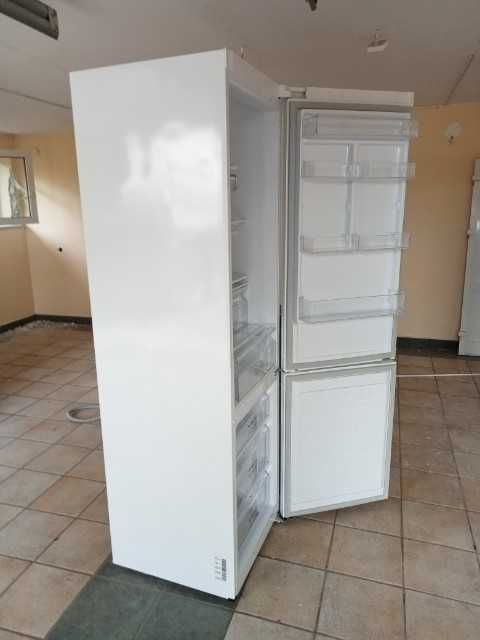 Lodówka Samsung RB37J5235WW