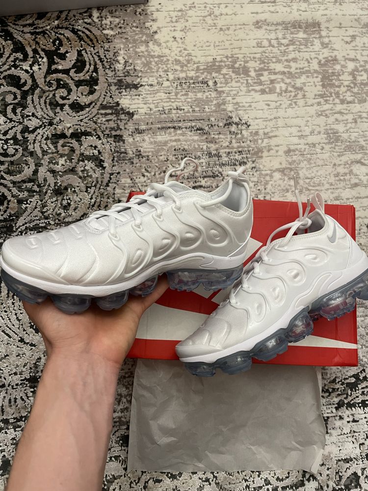 Кроссовки NIKE AIR VAPORMAX PLUS WHITE Nike 924453-100